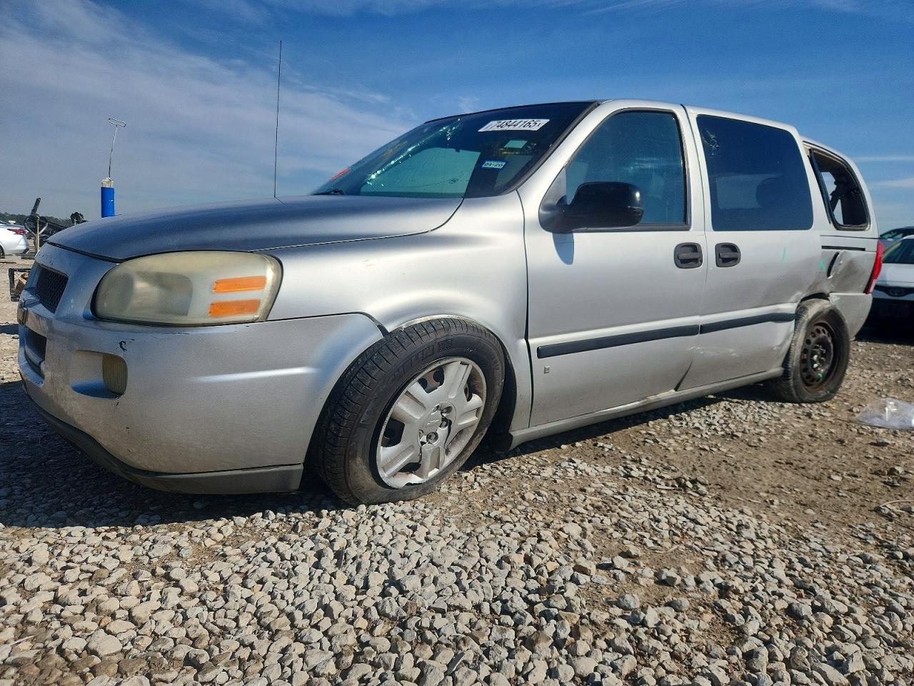 Salvage Chevrolet Uplander Image