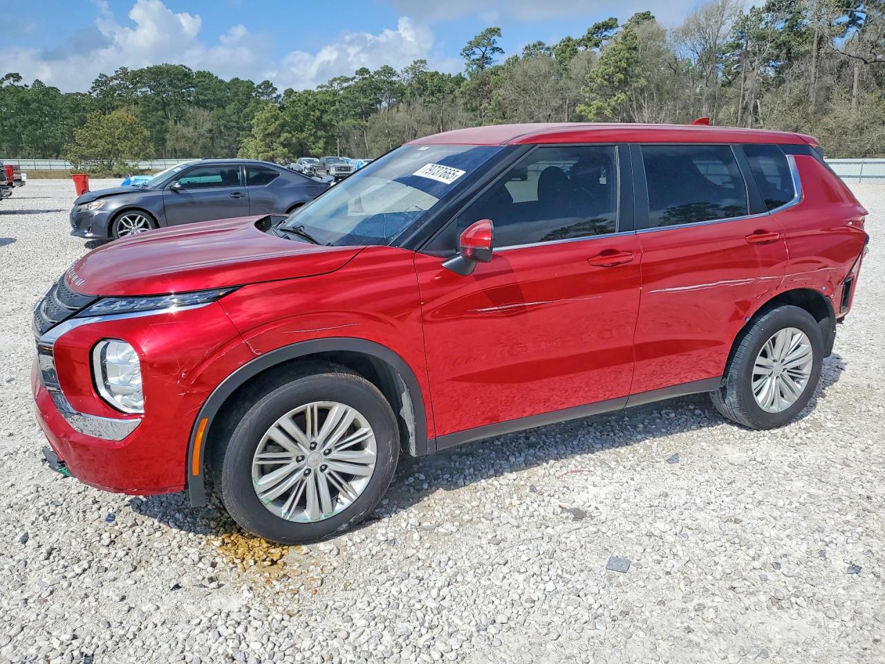 Salvage Mitsubishi Outlander Image