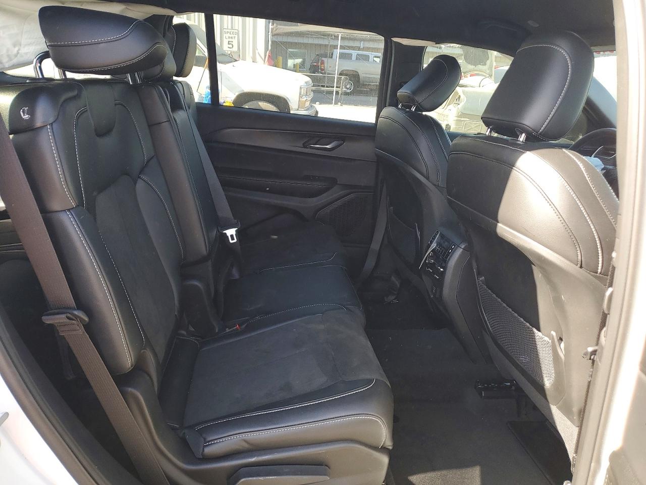 Jeep Cherokee L Laredo