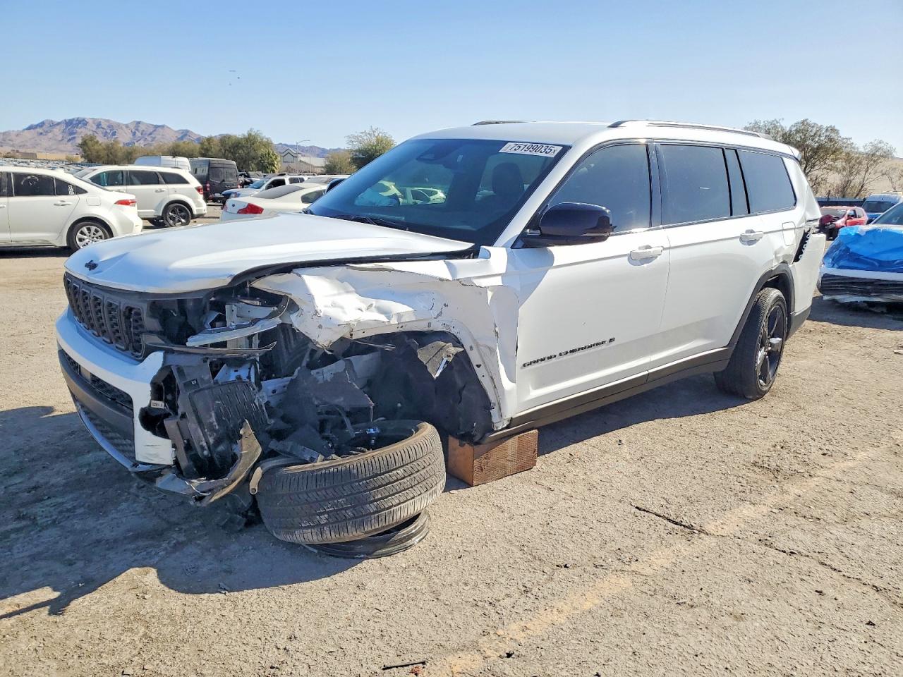 Salvage Jeep Cherokee Image