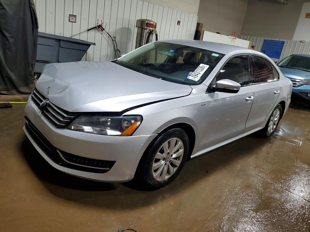 Salvage Volkswagen Passat Image