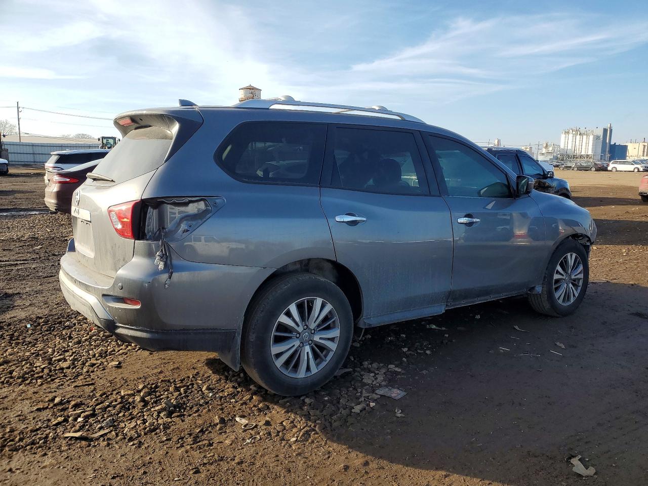Nissan Pathfinder S