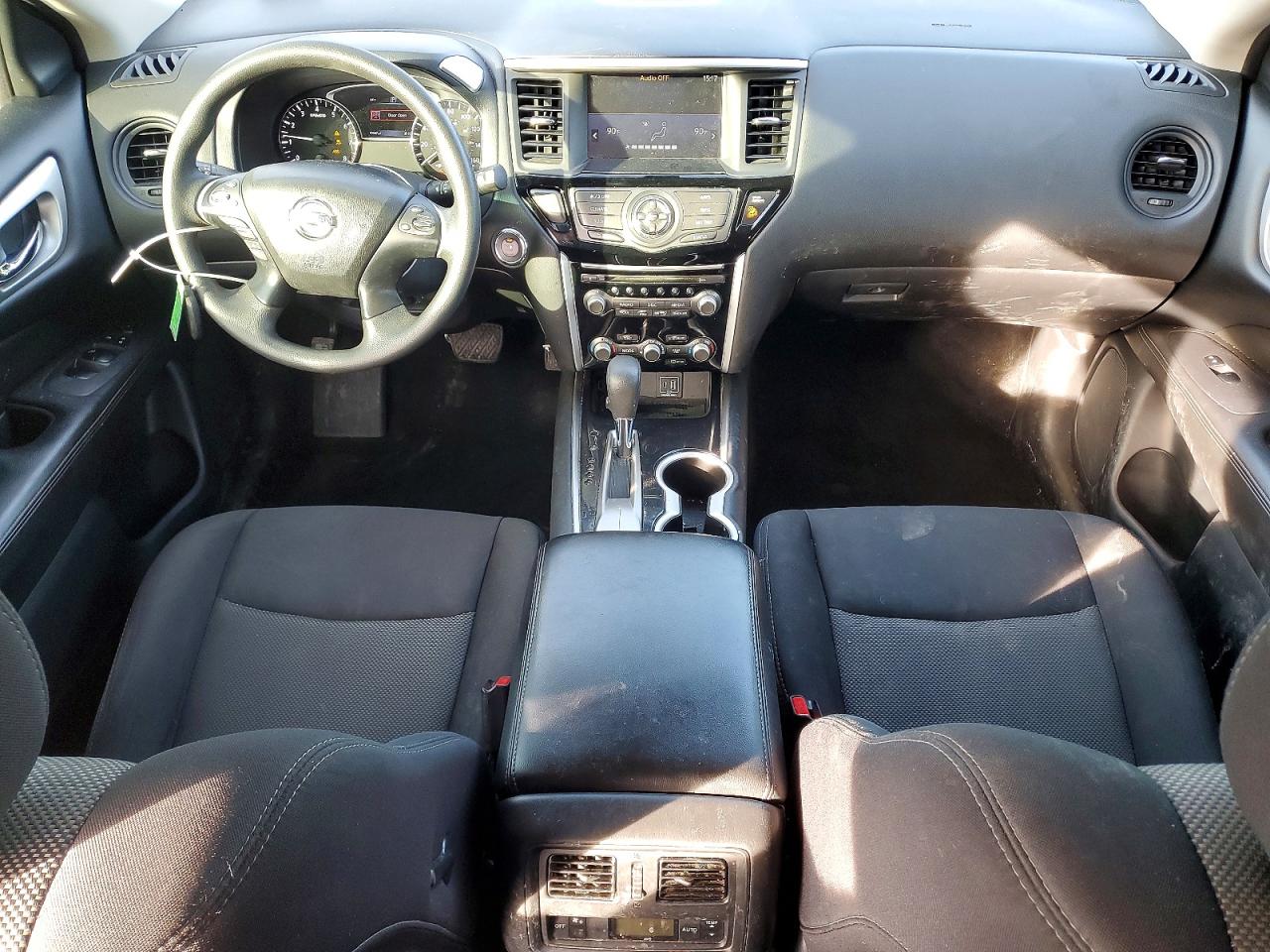 Nissan Pathfinder S