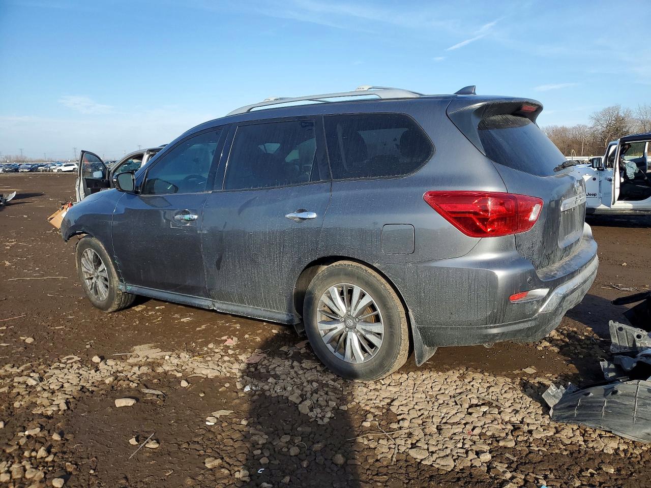 Nissan Pathfinder S