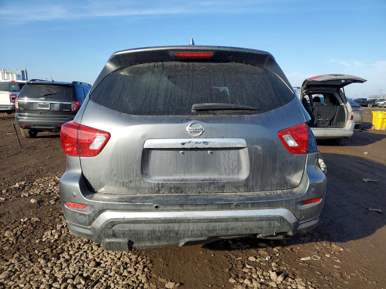 Nissan Pathfinder S
