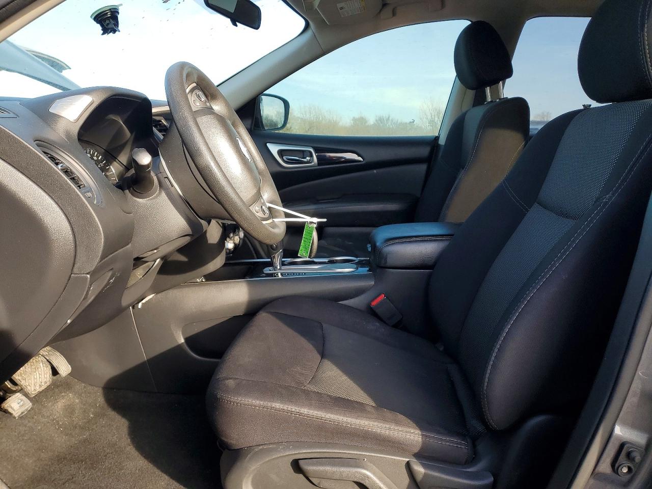 Nissan Pathfinder S