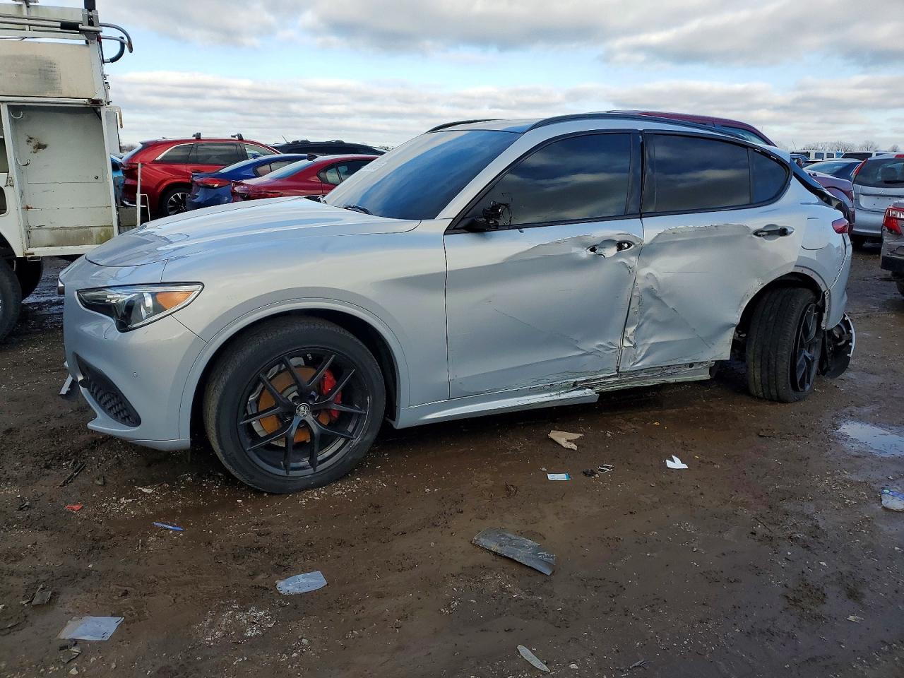 Salvage Alfa Romeo Stelvio Image