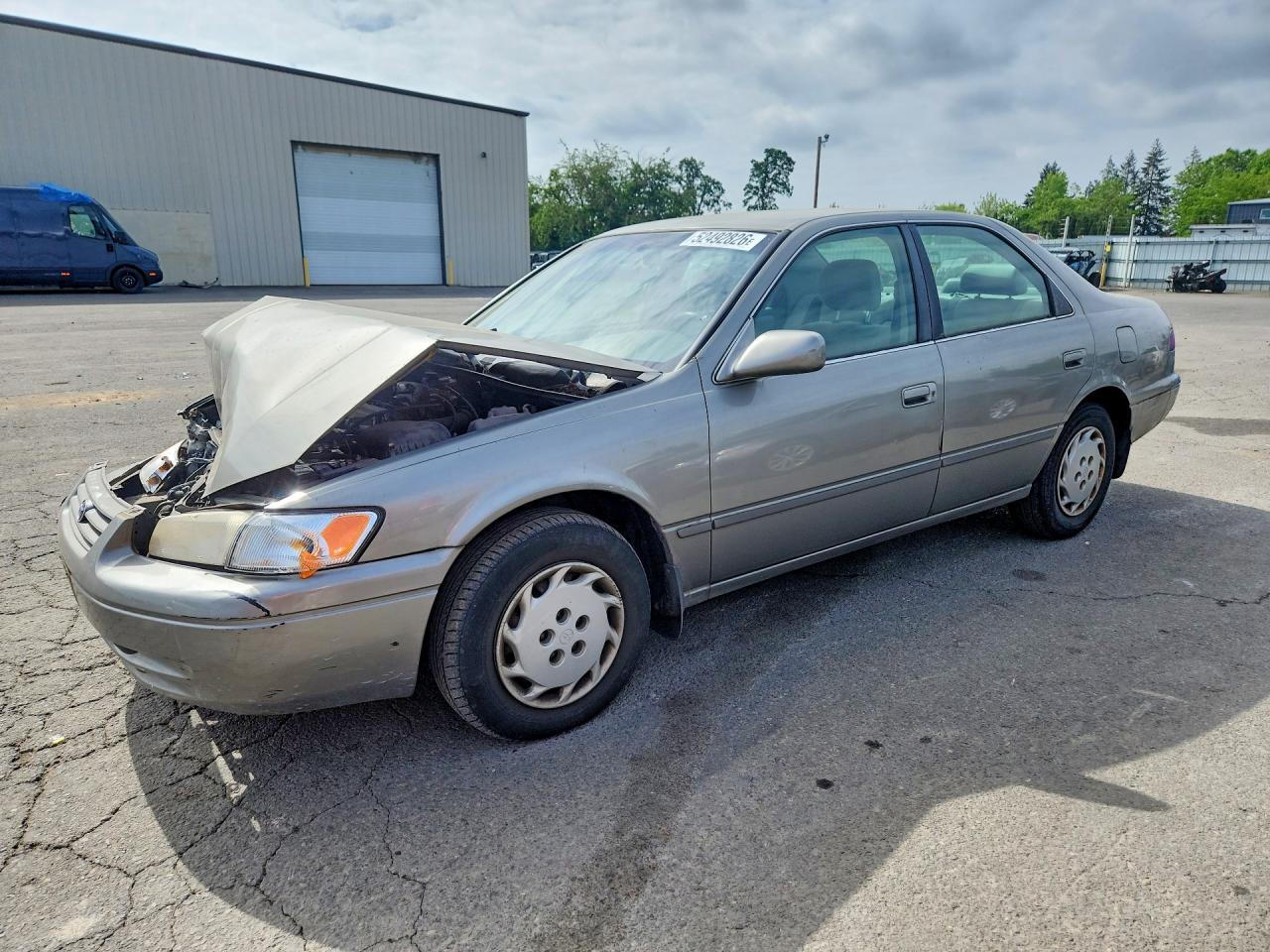 Salvage Toyota Camry Image