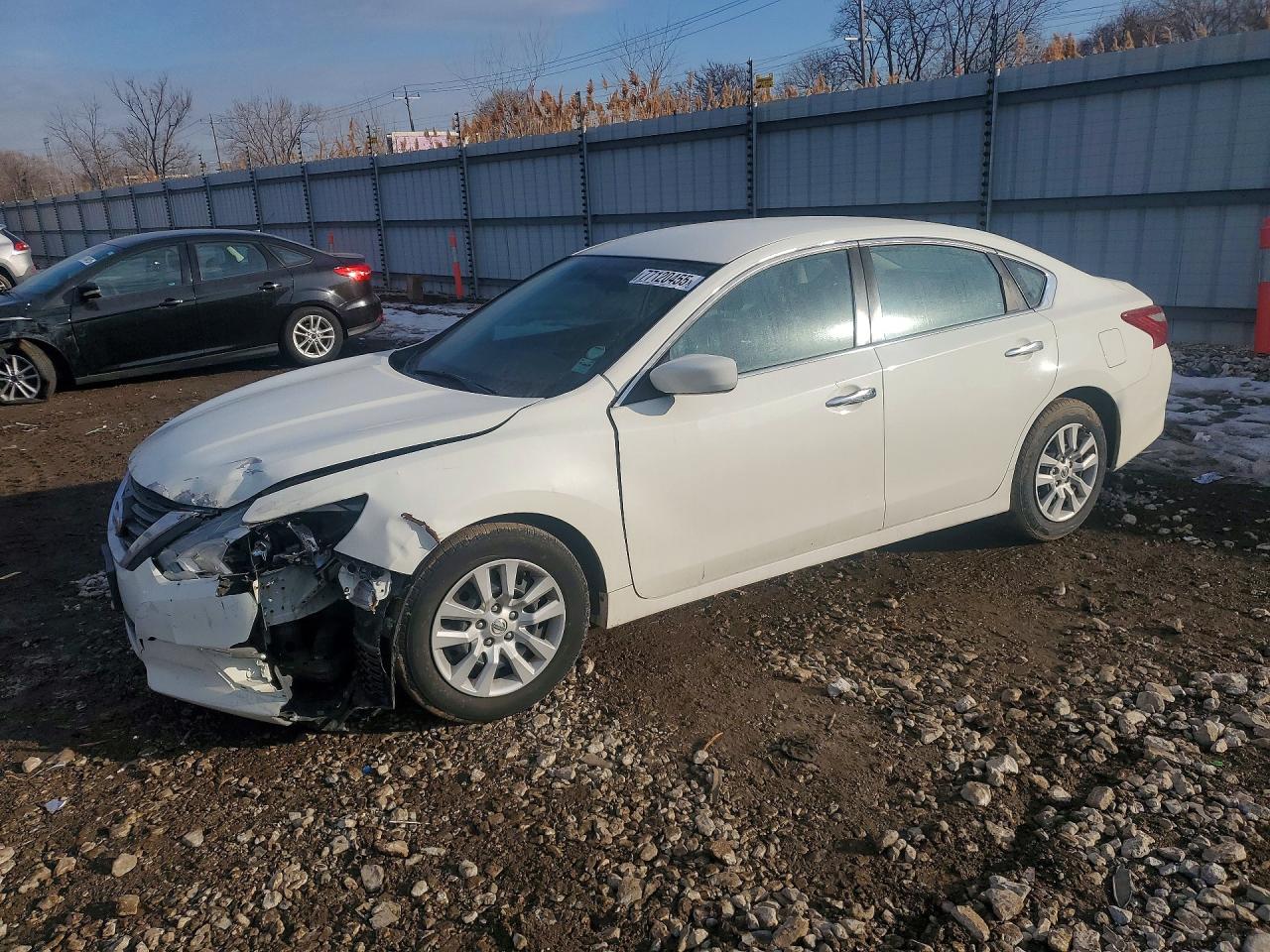 Salvage Nissan Altima Image
