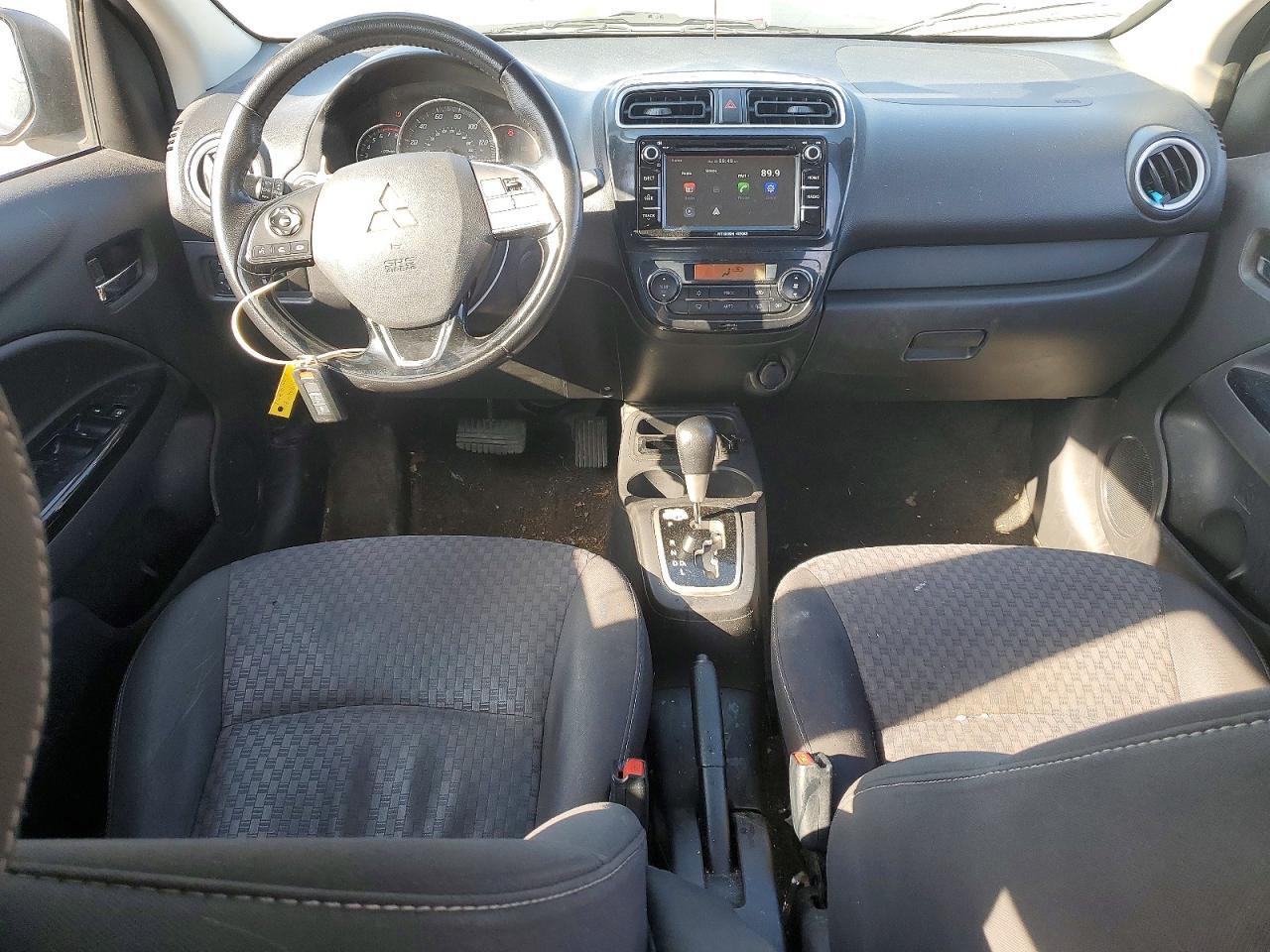 Mitsubishi Mirage Se