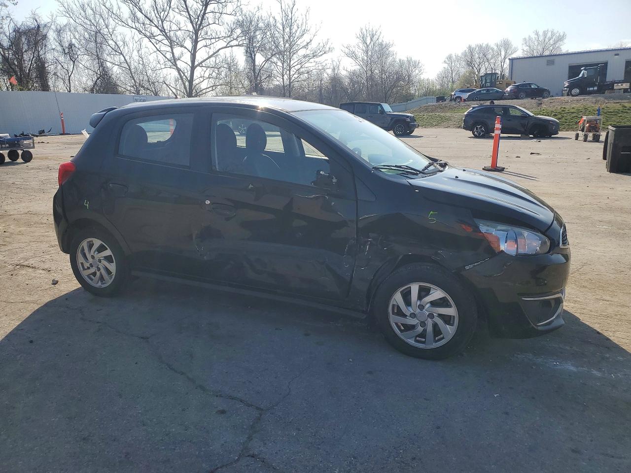 Mitsubishi Mirage Se