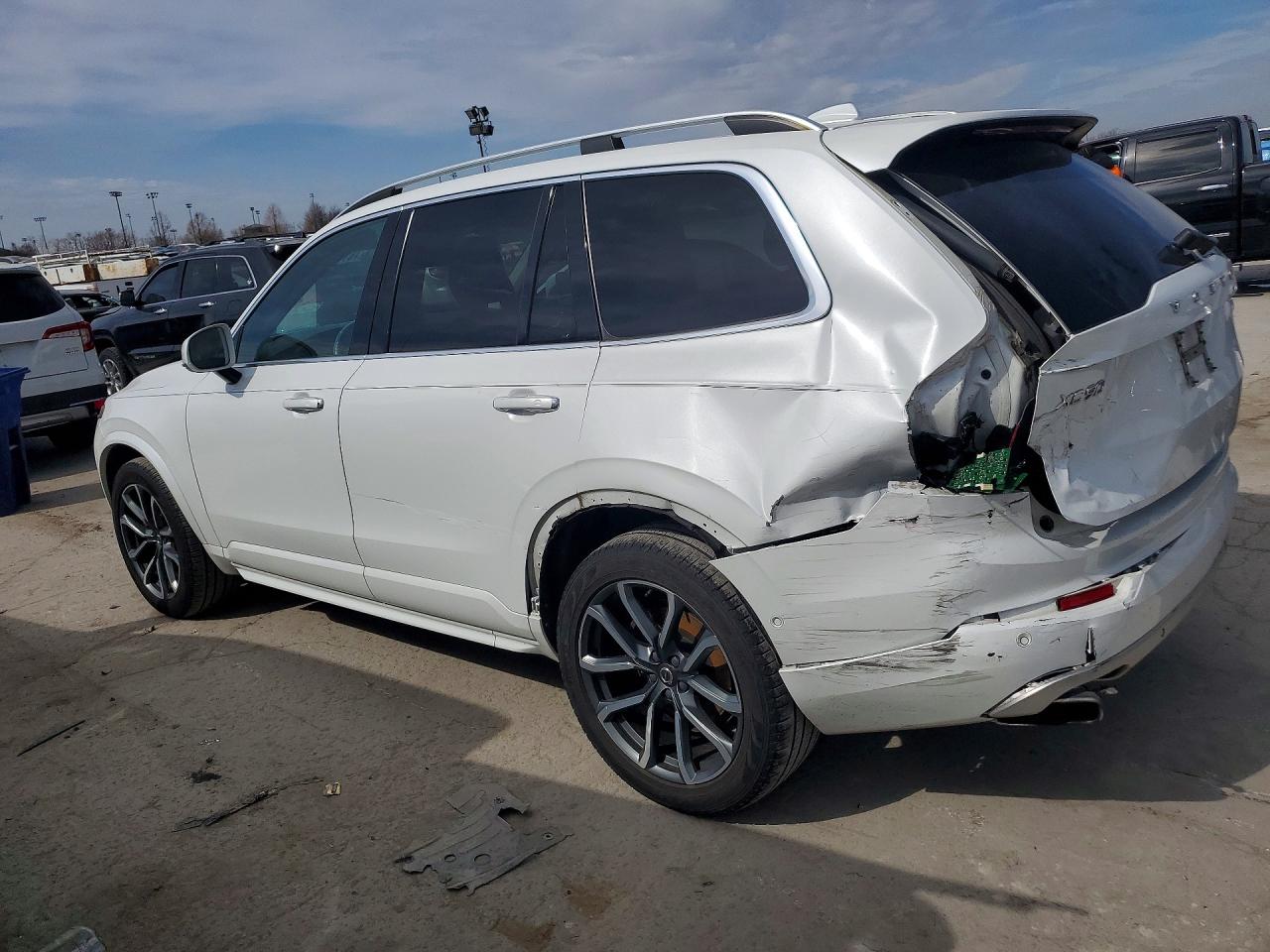 Volvo XC90 T6