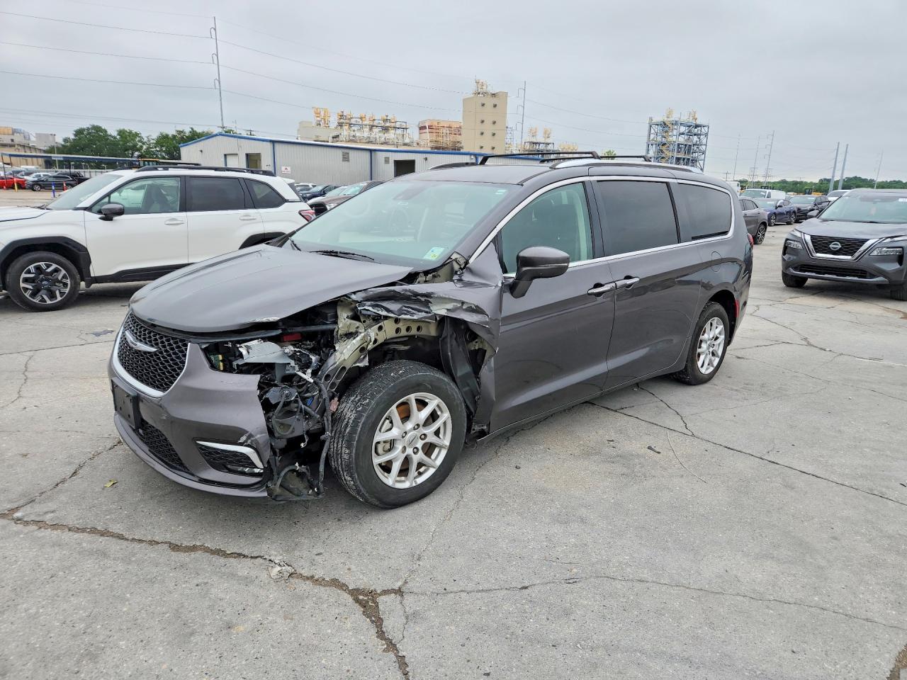 Salvage Chrysler Pacifica Image