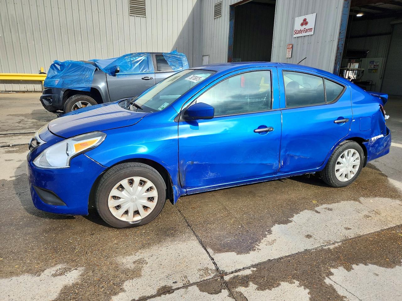 Salvage Nissan Versa Image
