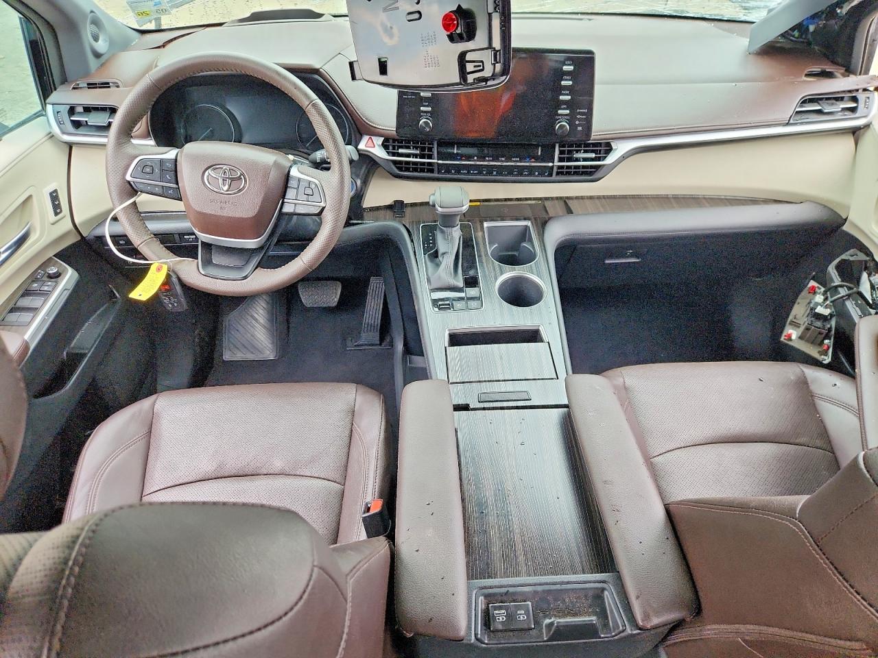 Toyota Sienna Platinum 7-passenger