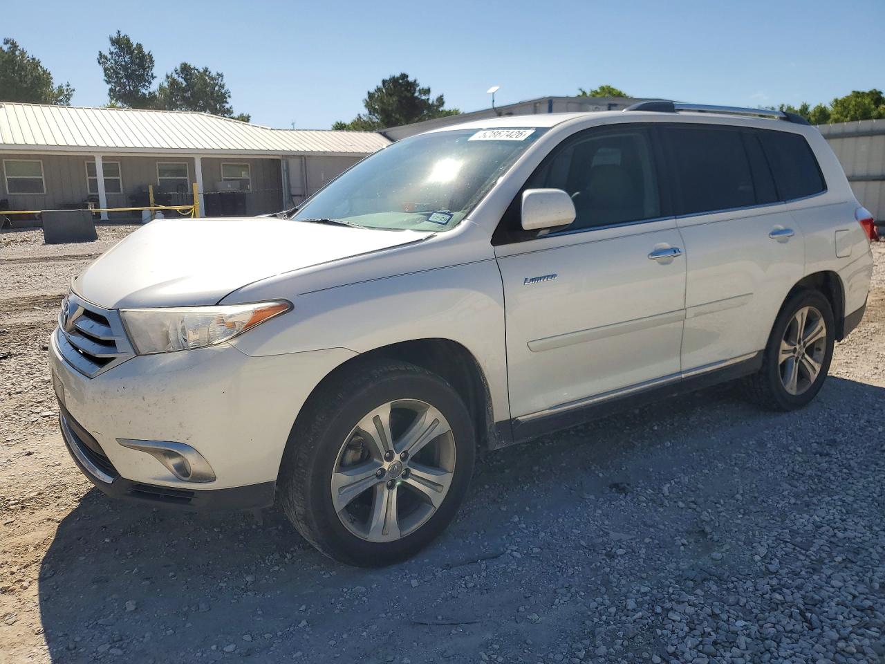 Salvage Toyota Highlander Image