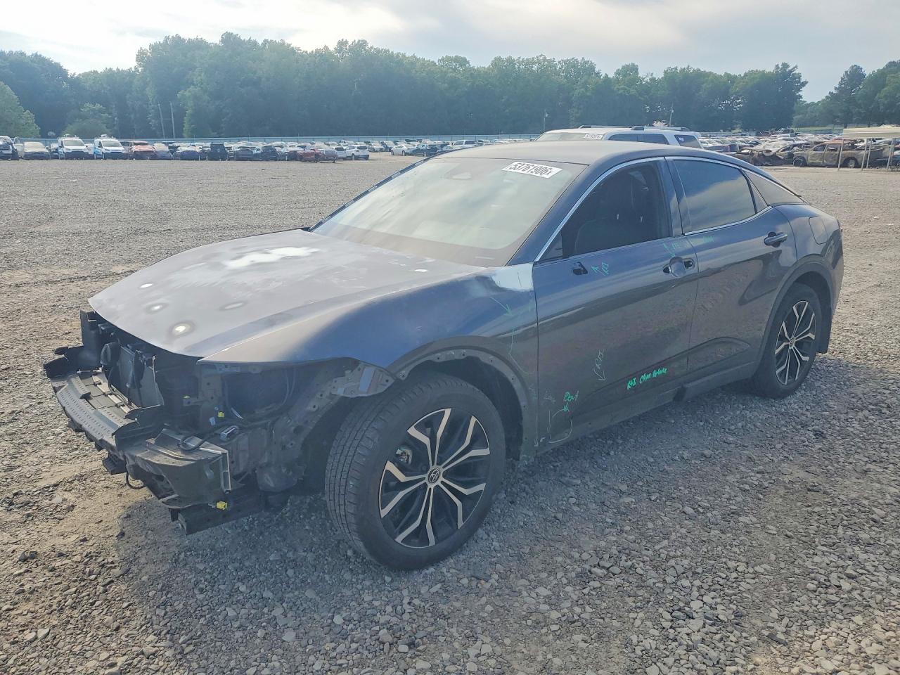 Salvage Toyota Crown Image