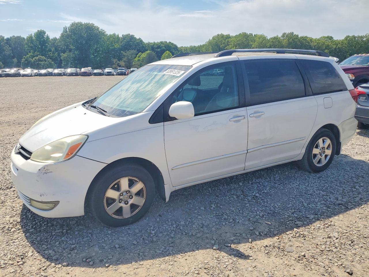 Salvage Toyota Sienna Image