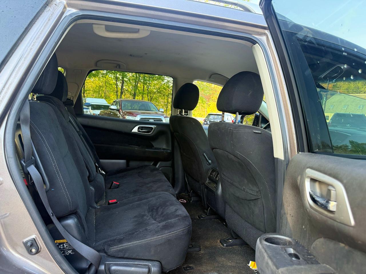 Nissan Pathfinder S