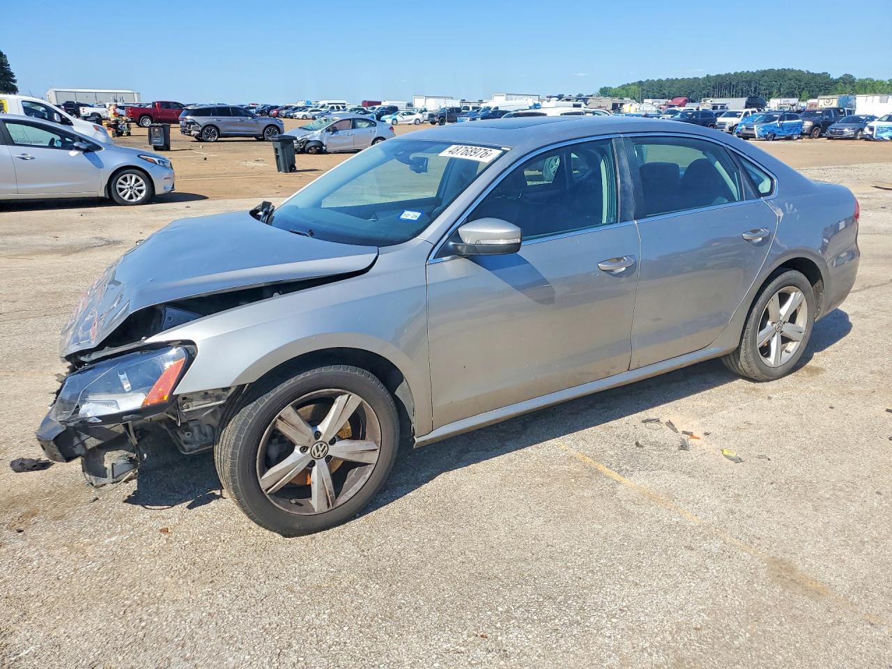 Salvage Volkswagen Passat Image