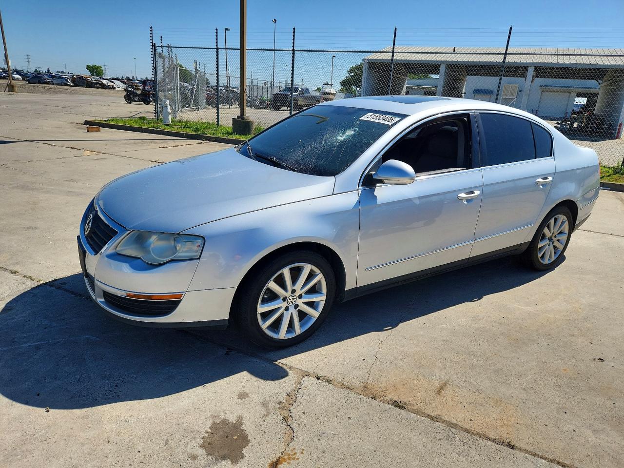 Salvage Volkswagen Passat Image
