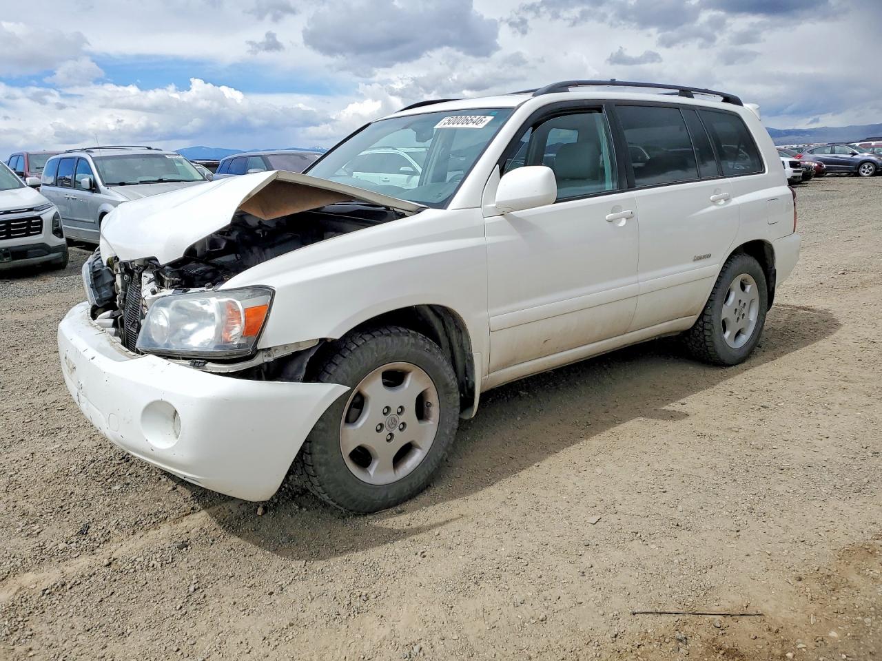 Salvage Toyota Highlander Image