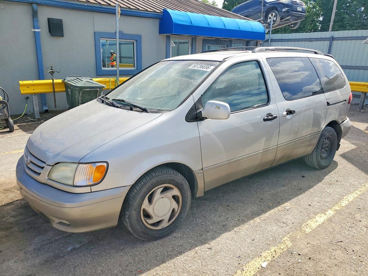 Salvage Toyota Sienna Image