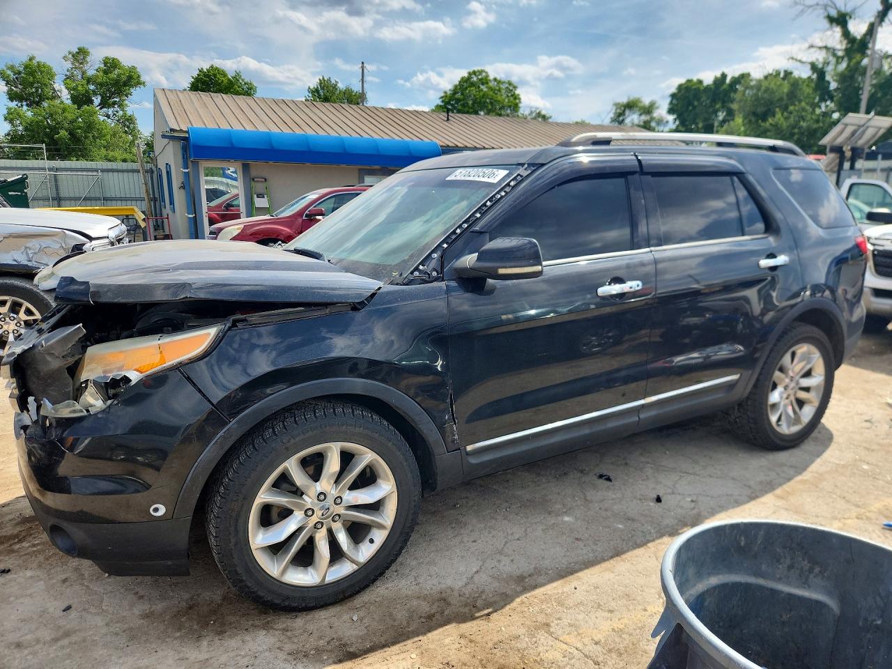Salvage Ford Explorer Image