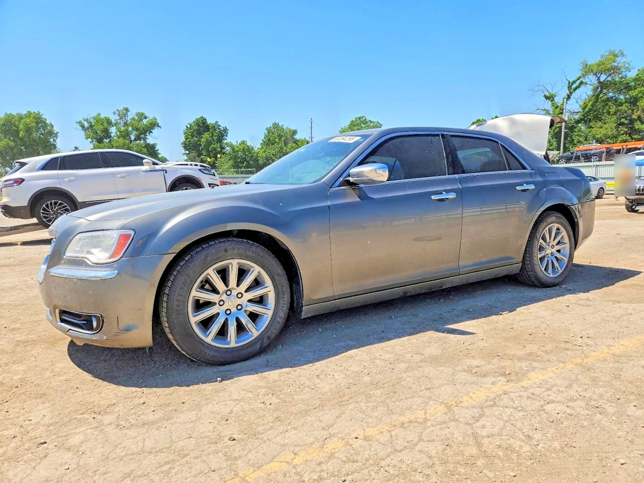 Salvage Chrysler 300 Image
