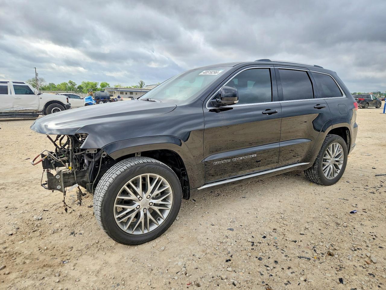 Salvage Jeep Cherokee Image