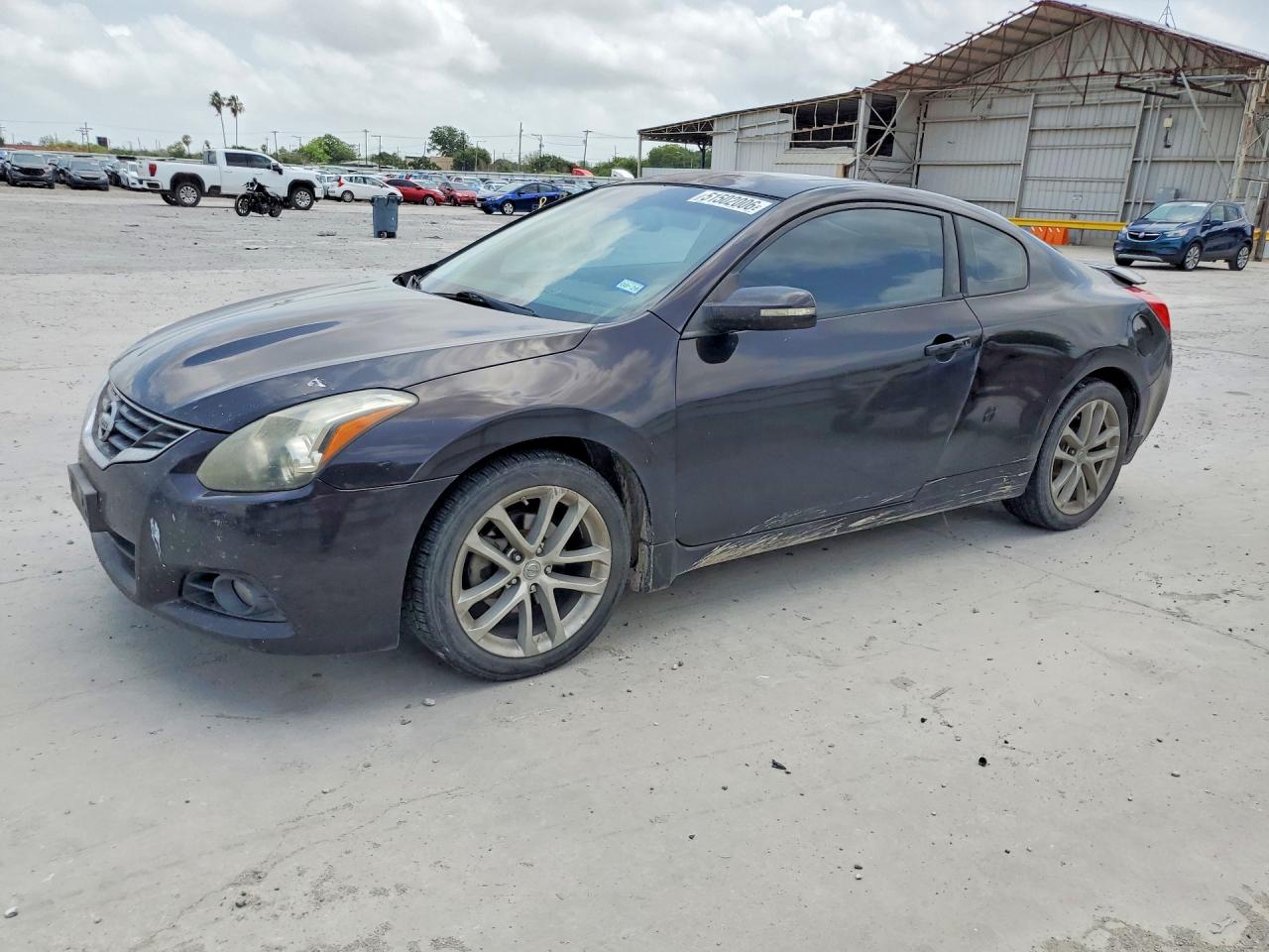 Salvage Nissan Altima Image