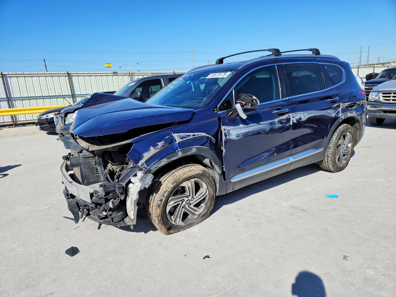 Salvage Hyundai SANTA FE Image