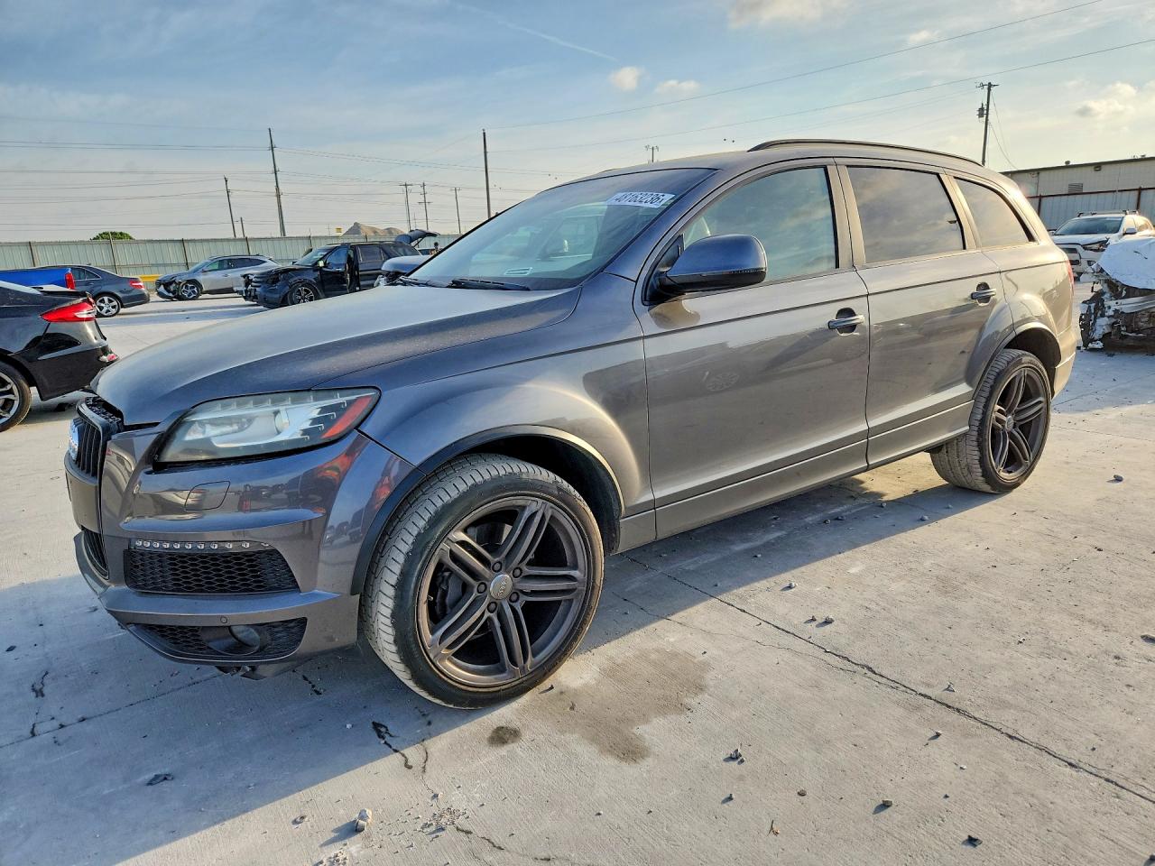 Salvage Audi Q7 Image