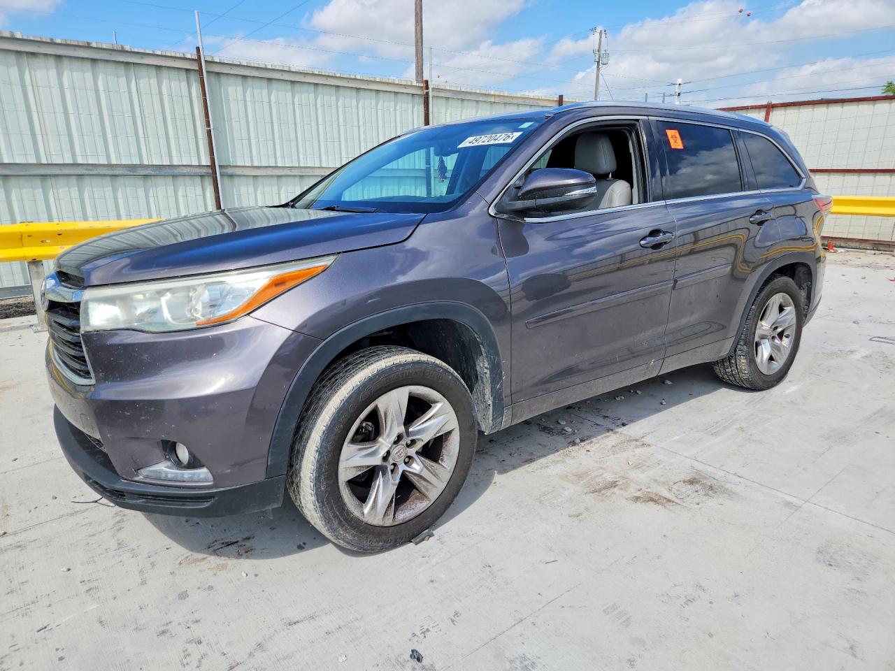 Salvage Toyota Highlander Image
