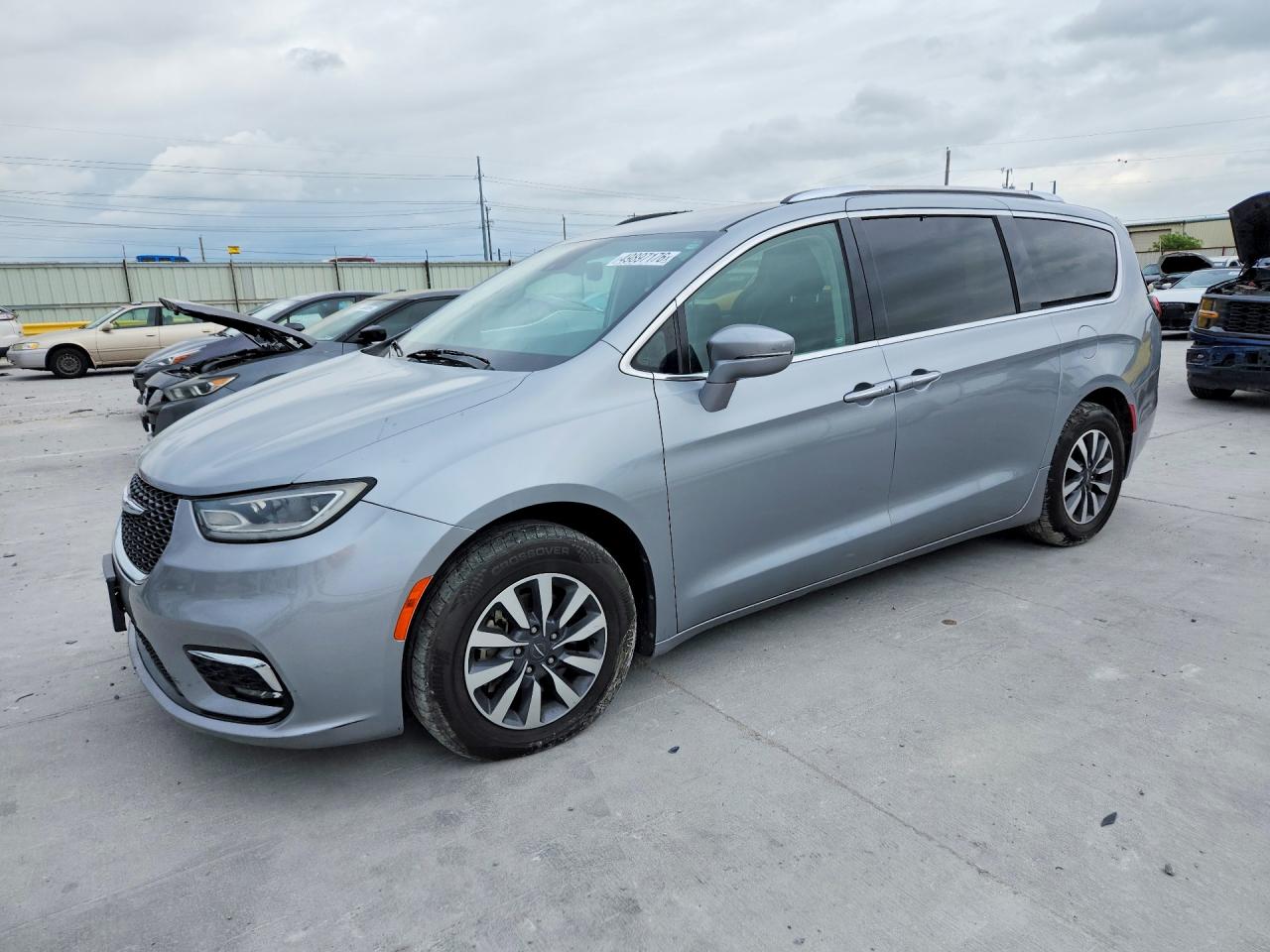 Salvage Chrysler Pacifica Image
