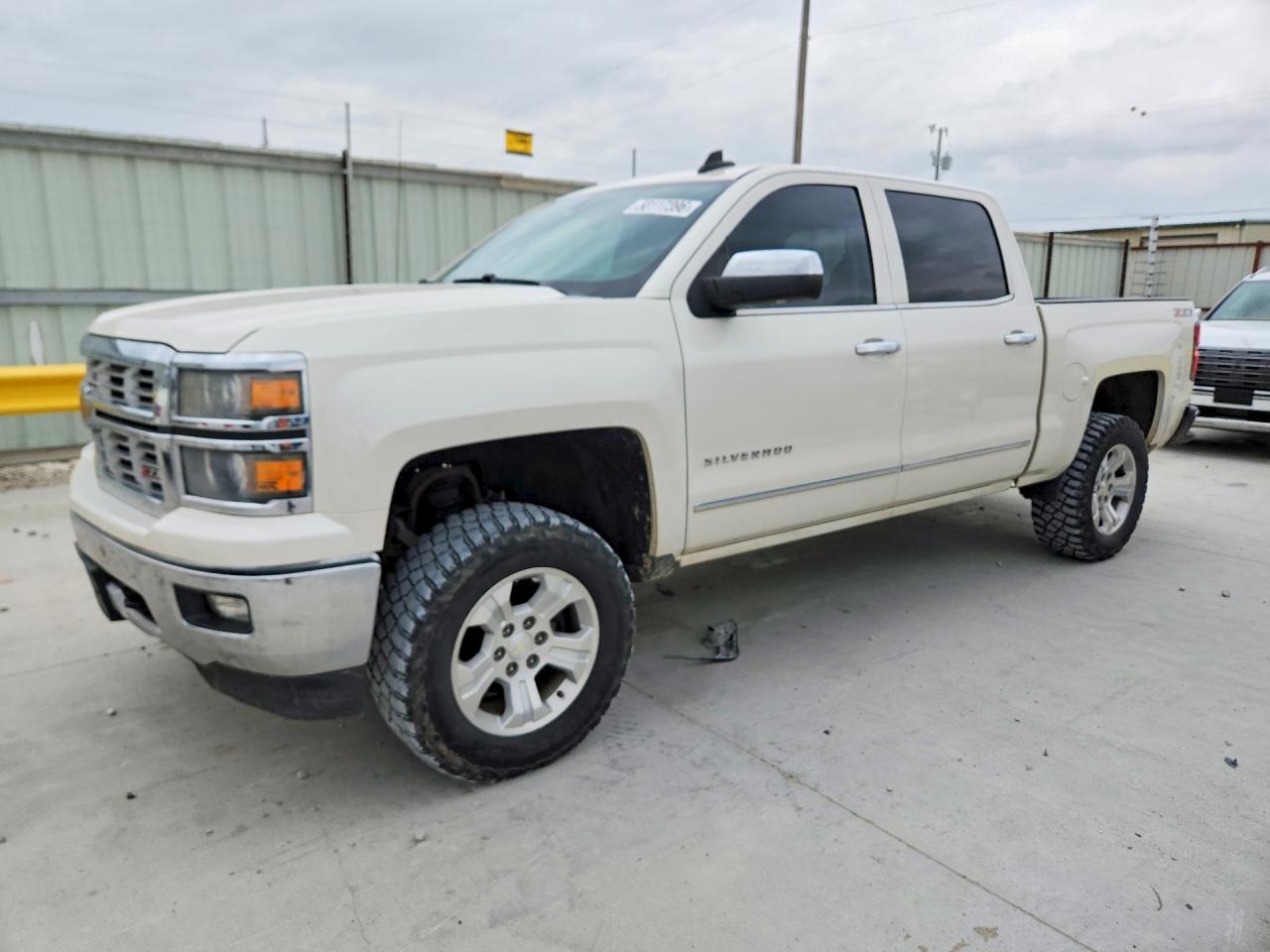 Salvage Chevrolet Silverado Image