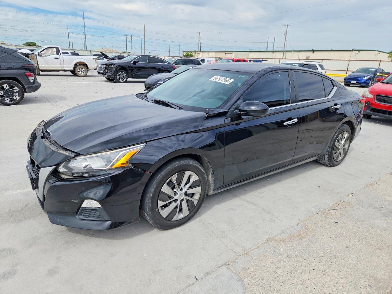 Salvage Nissan Altima Image
