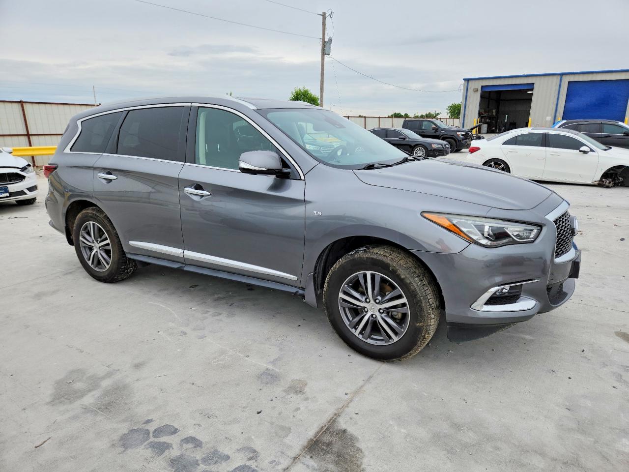 INFINITI Qx Luxe