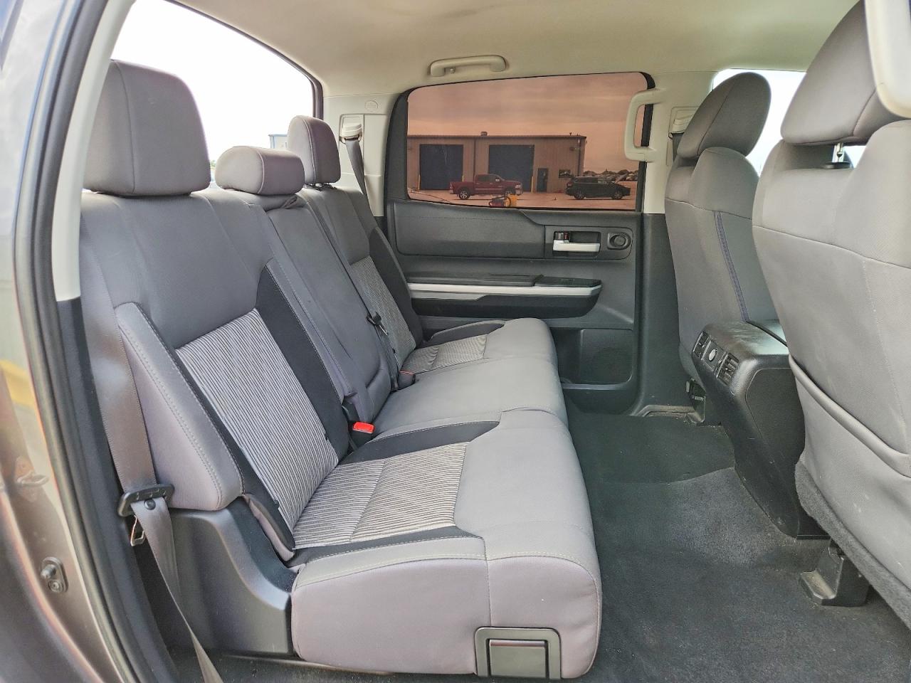 Toyota Tundra Crewmax Sr5