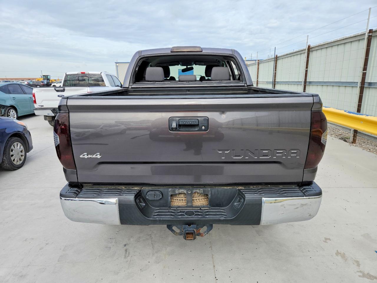 Toyota Tundra Crewmax Sr5