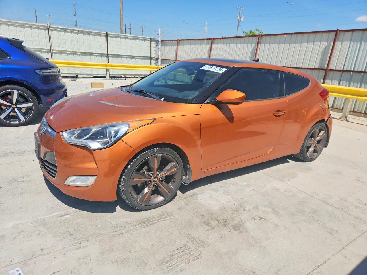 Salvage Hyundai VELOSTER Image