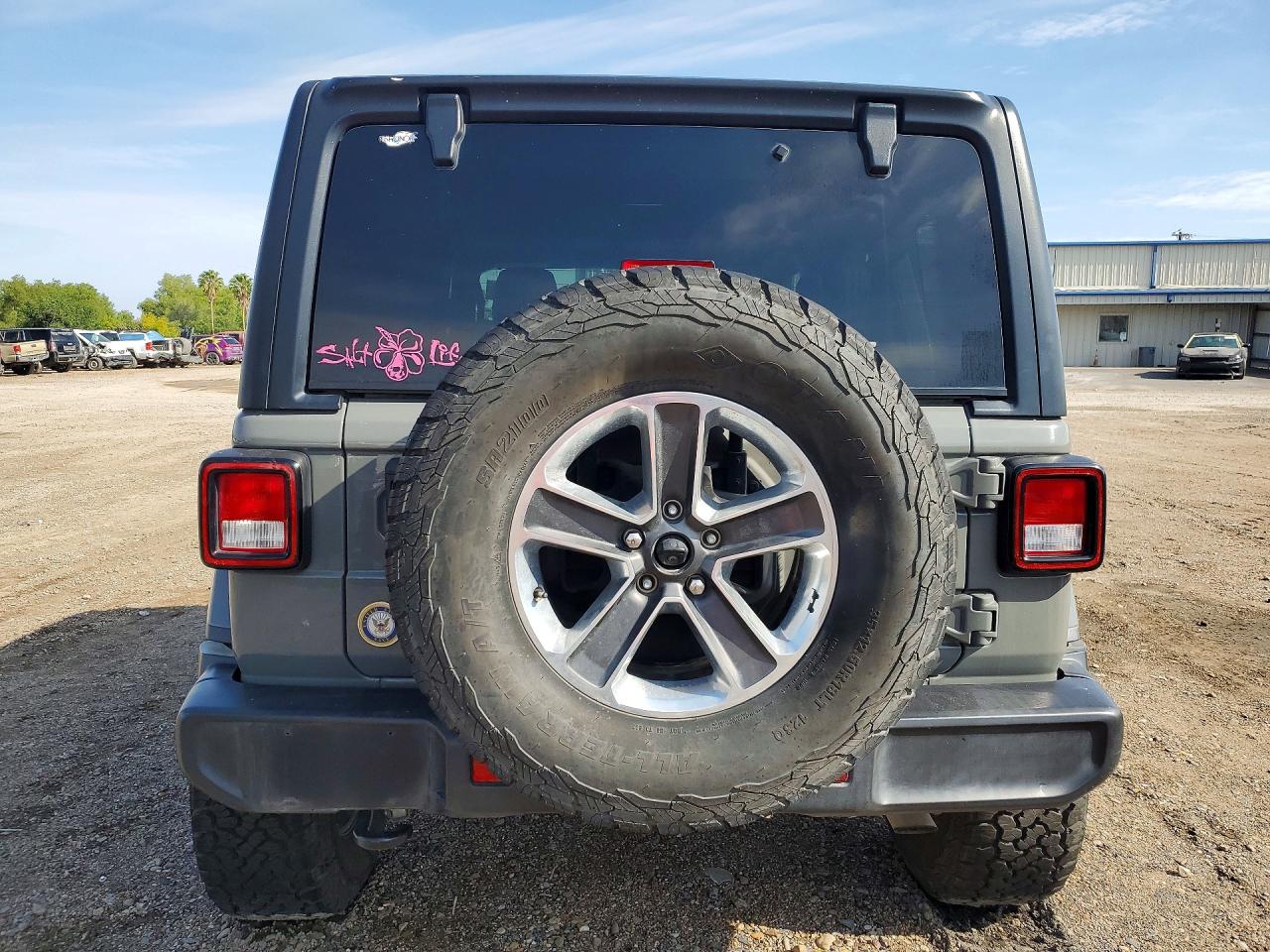 Jeep Wrangler Sahara