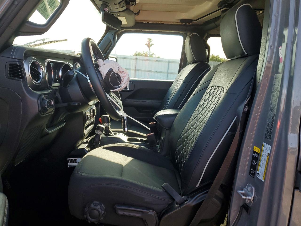 Jeep Wrangler Sahara
