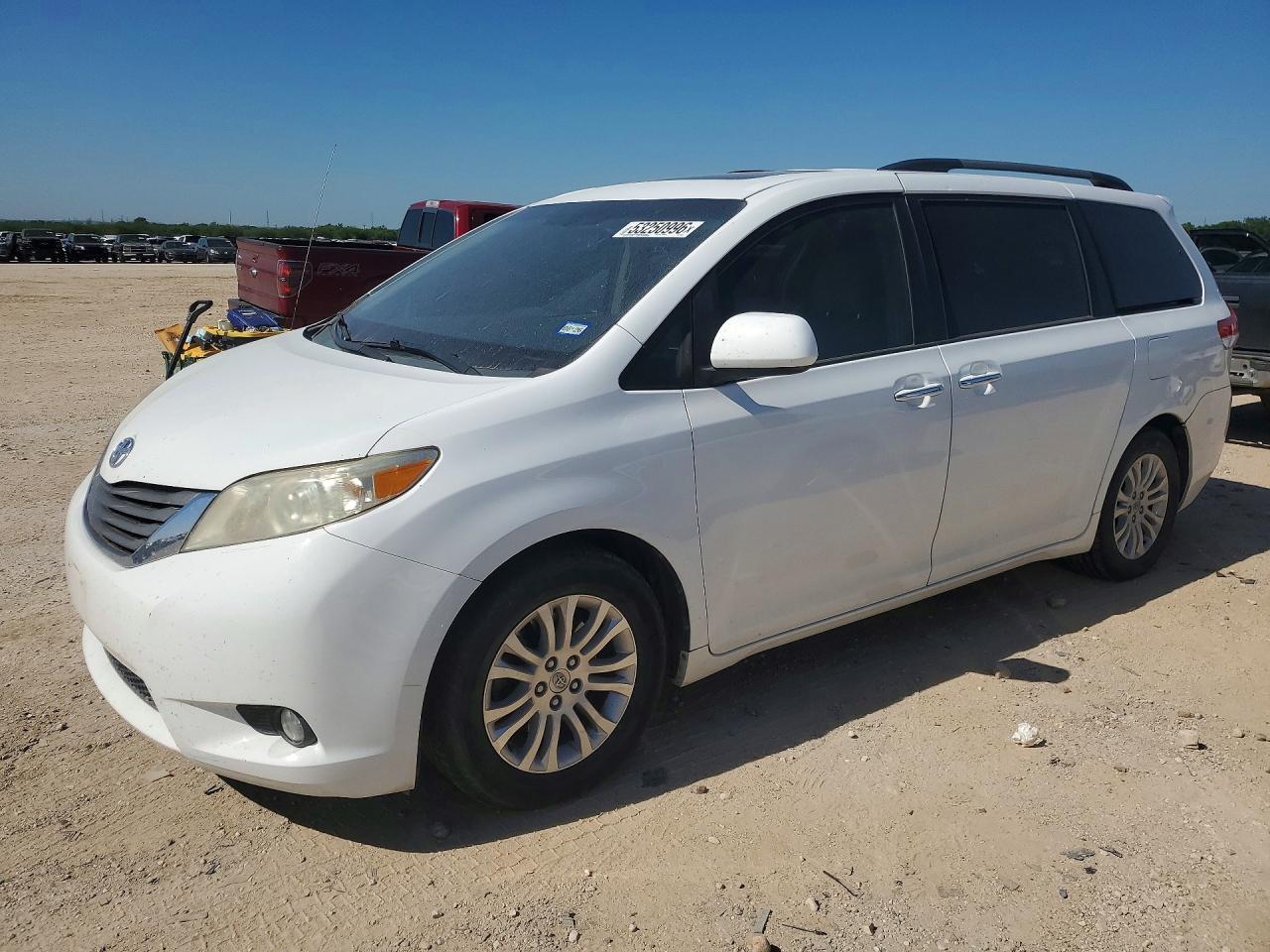 Salvage Toyota Sienna Image