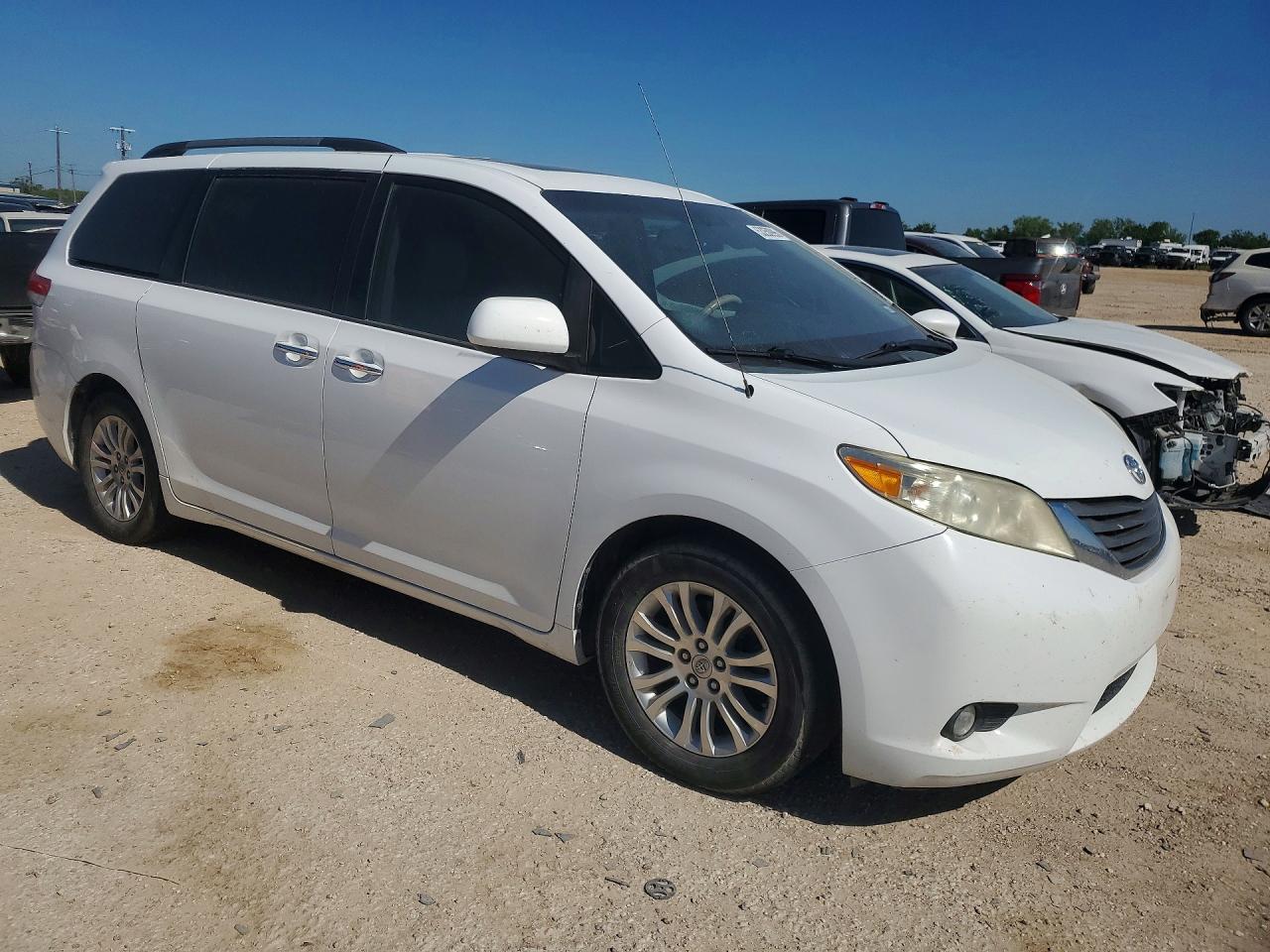 Toyota Sienna Xle 8-passenger