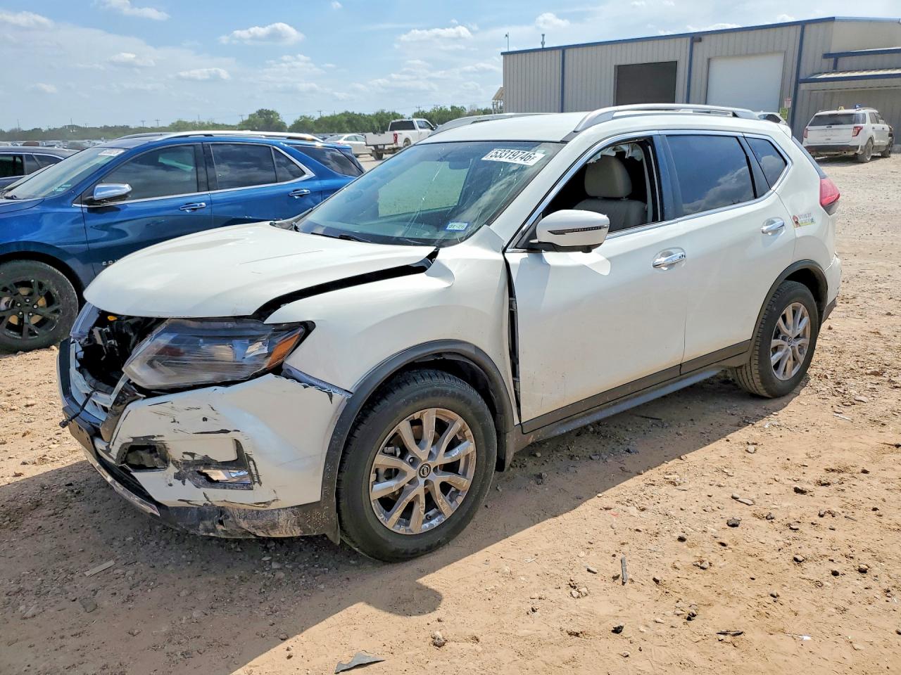 Salvage Nissan Rogue Image
