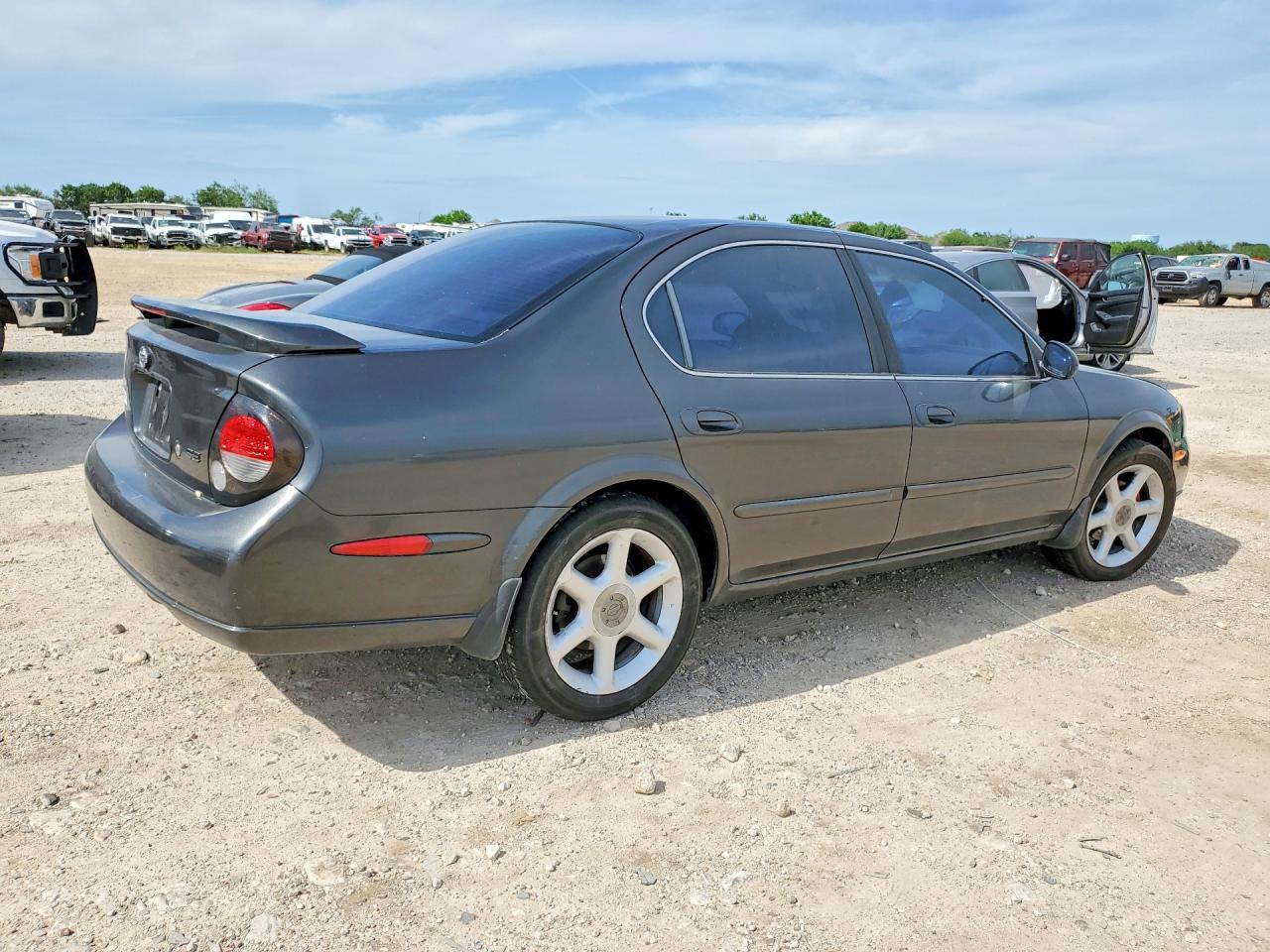 Nissan Maxima Gxe