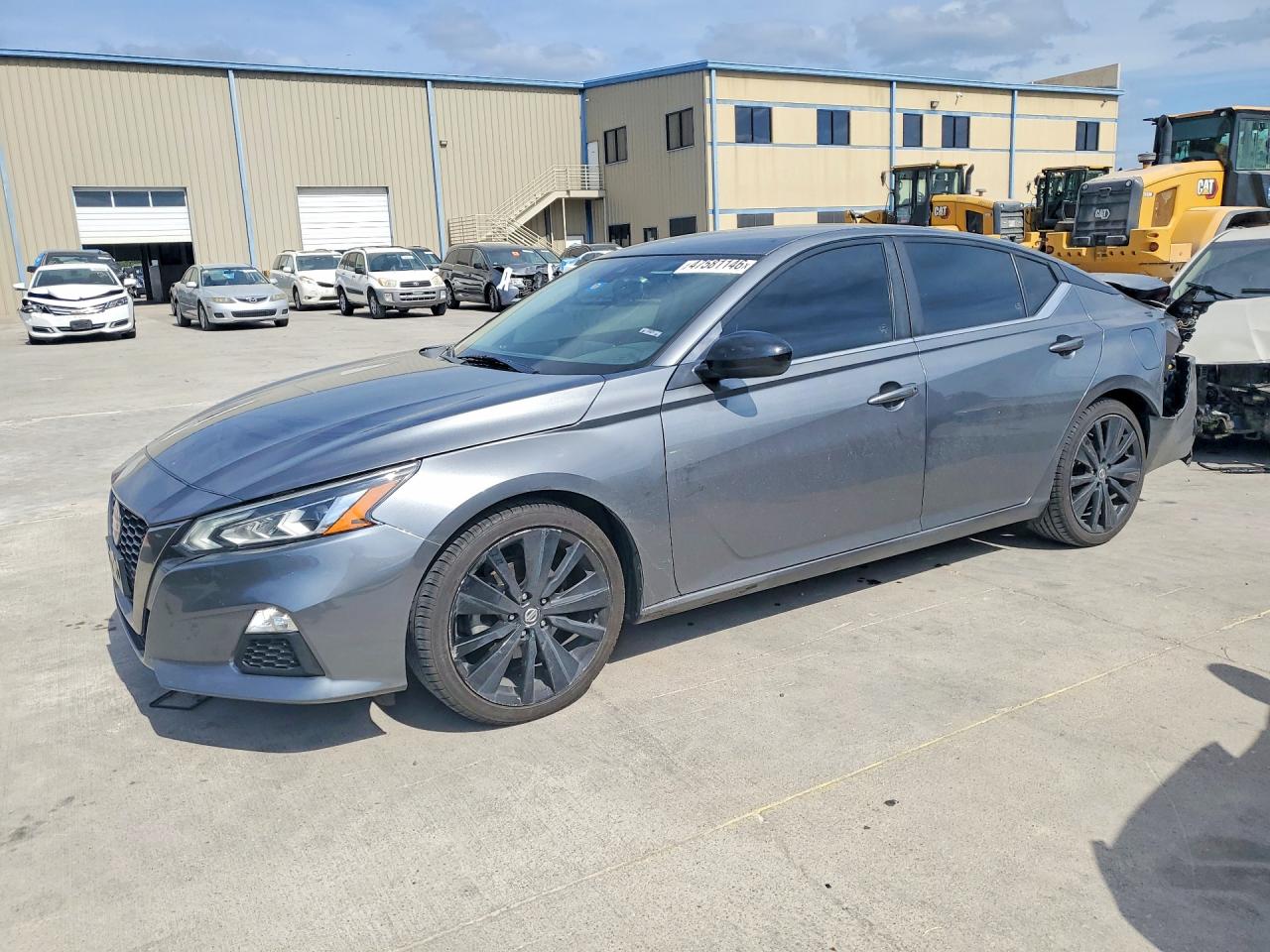 Salvage Nissan Altima Image