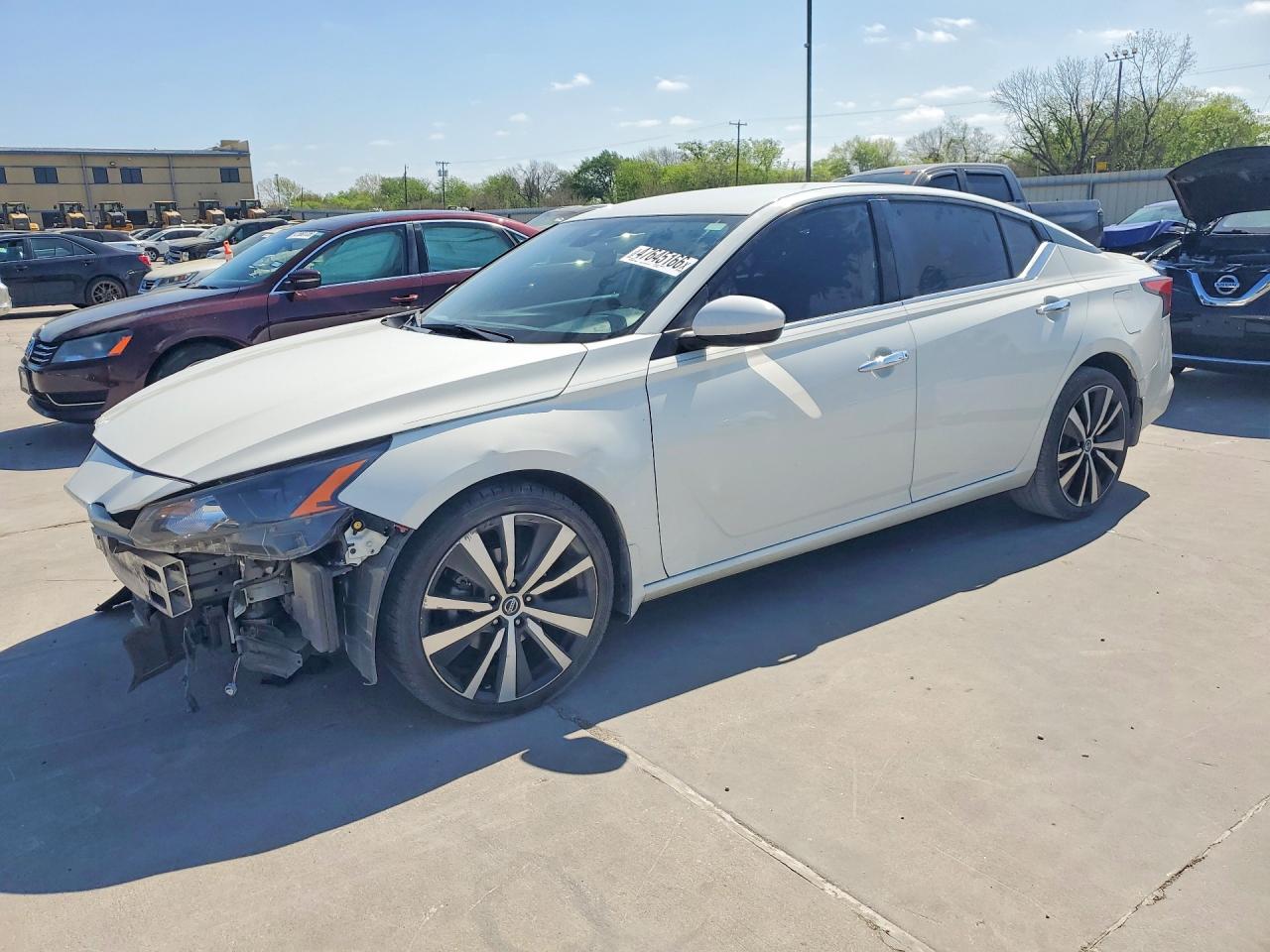 Salvage Nissan Altima Image