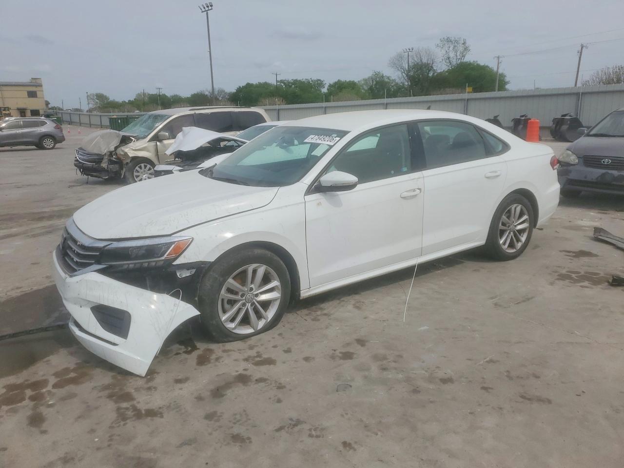 Salvage Volkswagen Passat Image